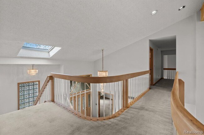 Building Photo - 6739 Arlington Dr