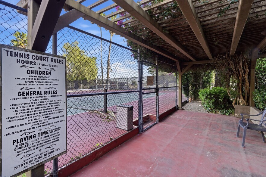 Building Photo - 9000 Vanalden Ave