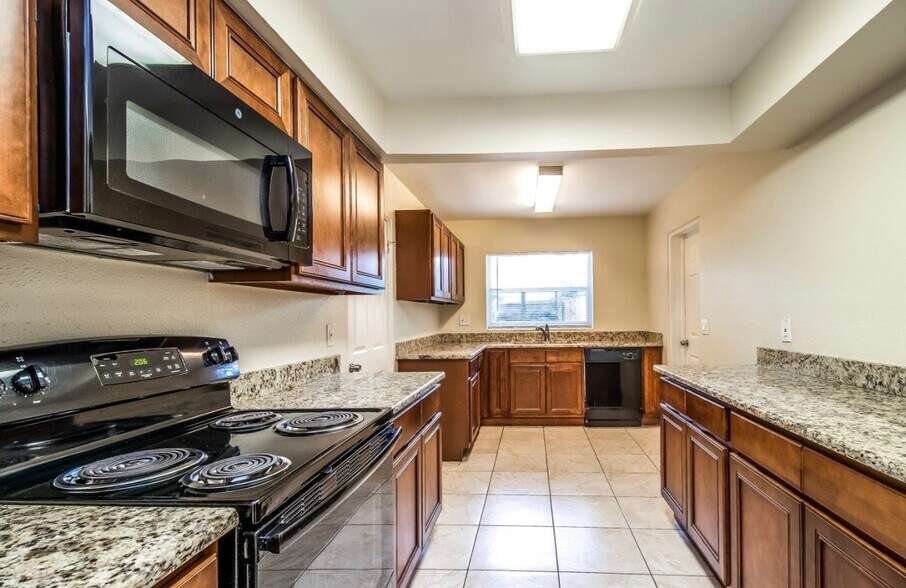 Building Photo - 2313 Dunbury Ct