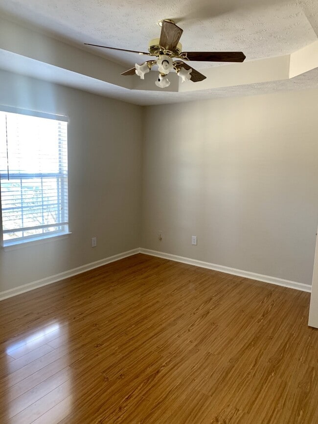 Building Photo - 205 Holland Ridge Dr