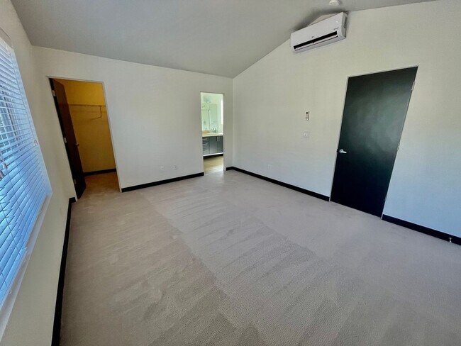 Building Photo - ** HALF MONTH'S FREE RENT **Modern 3bd/2.5...