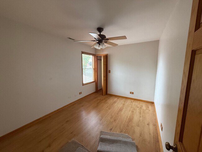 Building Photo - 2425 Hessing St