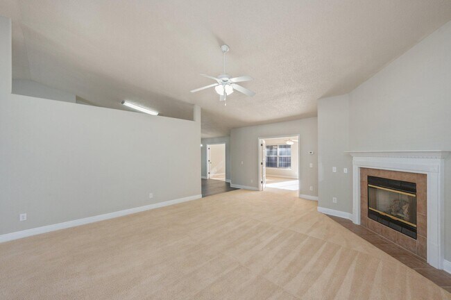 Building Photo - 654 Territory Ln