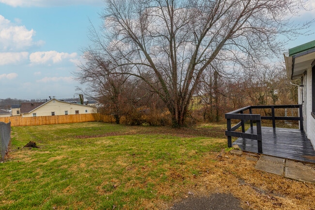 Building Photo - 212 Montgomery Ave