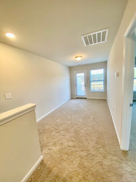 Building Photo - 933 Robbie Jackson Ln