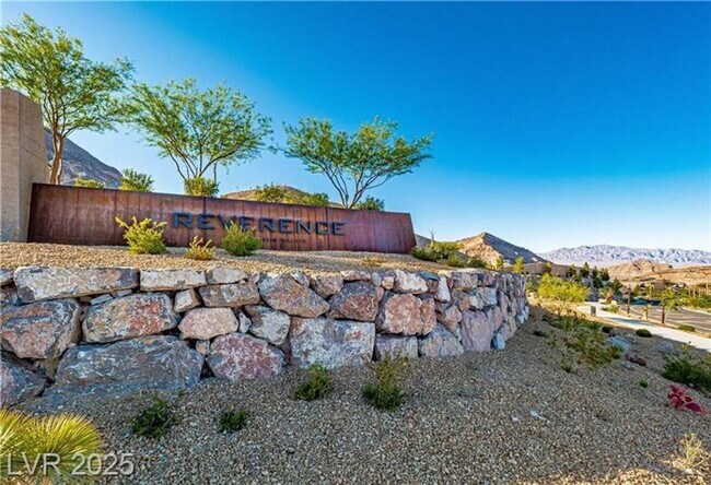 Building Photo - Stunning 5Bed/4.5 Bath home located in a prestigious guard gated community in Summerlin
