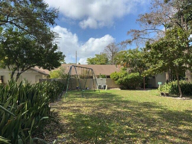 Building Photo - 3078 S Oakland Forest Dr