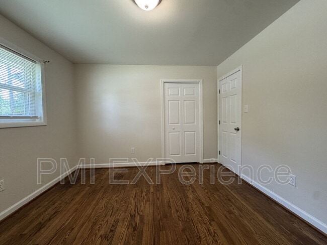 Building Photo - 6405 Roberts Dr