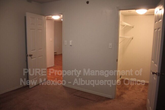 Building Photo - 408 E Comanche St