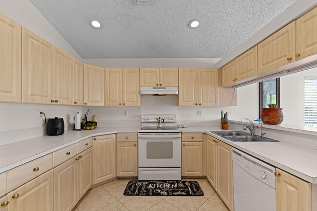 Building Photo - 5078 Willow Pond Rd W