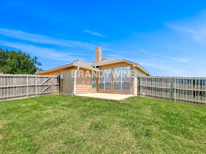 Building Photo - 3318 Lochwood Dr