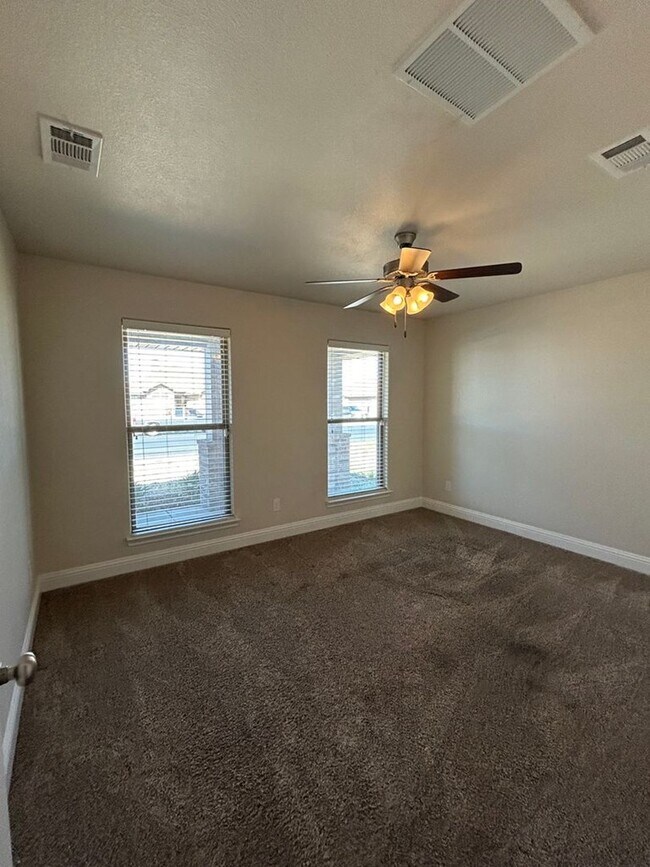 Building Photo - 9312 Sagebrush Ave