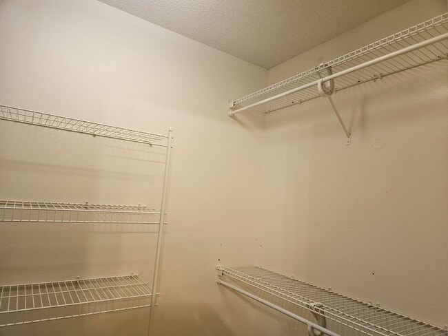 Building Photo - 2 or 3 Bed / 2 Bath Condo in Greenbriar Available Soon!
