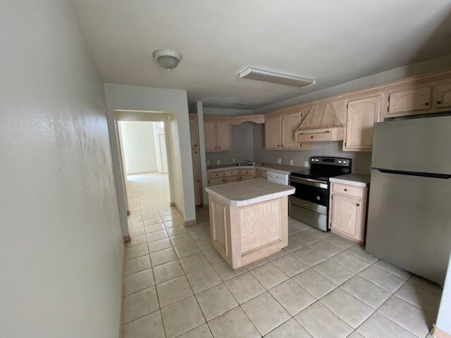 Building Photo - 2408 N I St