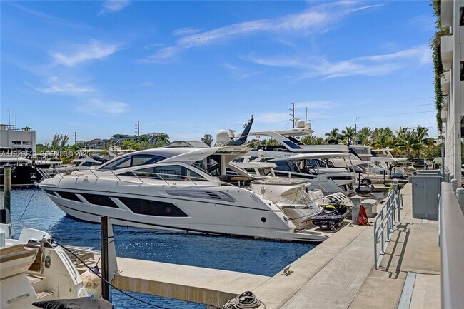 Building Photo - 17111 Biscayne Blvd