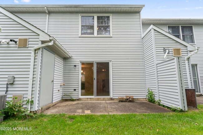 Building Photo - 140 Westchester Dr