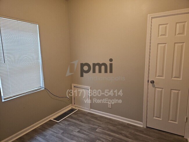 Building Photo - 114 Adler St