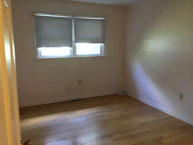 Building Photo - ENJOY THE COMFORTS OF ONE-FLOOR LIVING!
