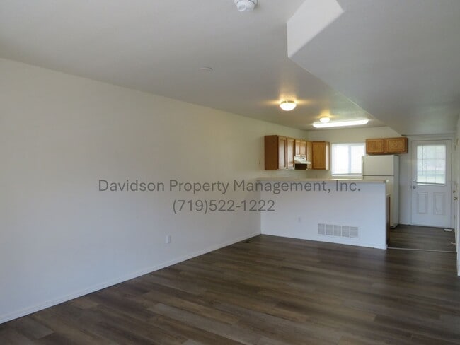 Building Photo - Great 3 Bedroom Condo the Briargate Area