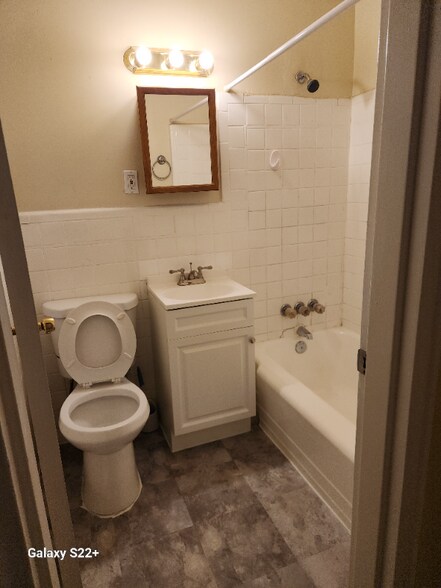 Building Photo - 5338 Nelson Ave