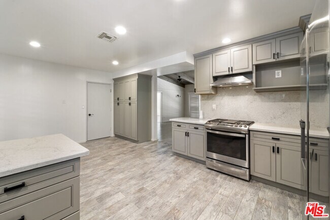 Building Photo - 24311 Aetna St