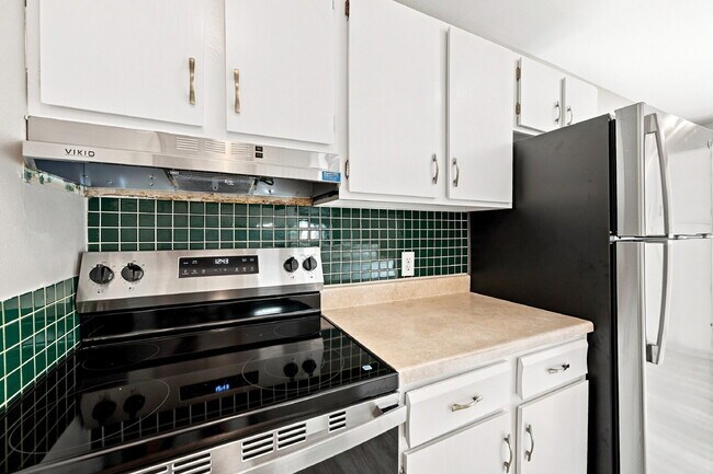 Building Photo - $2,440.95, 2 Beds - 3 Bath, Single Family Home in Littleton with Brand New Appliances!