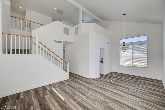 Building Photo - 242 Farlin Cir