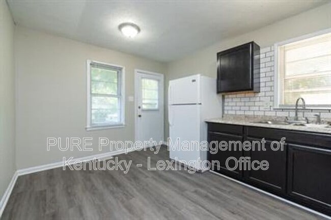 Building Photo - 2483 Thornberry Ct