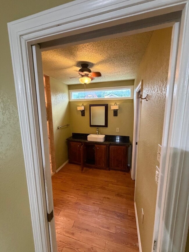 Building Photo - 934 Flagstone Dr