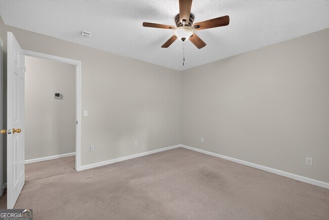 Building Photo - 129 Springbrook Dr