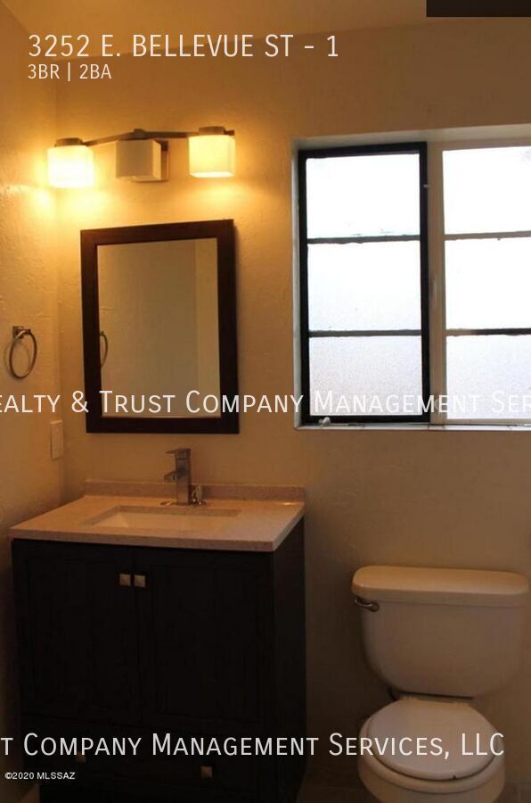 Building Photo - 3252 E Bellevue St