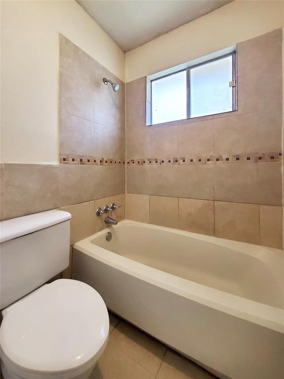 Building Photo - 2827 Wilcrest Dr
