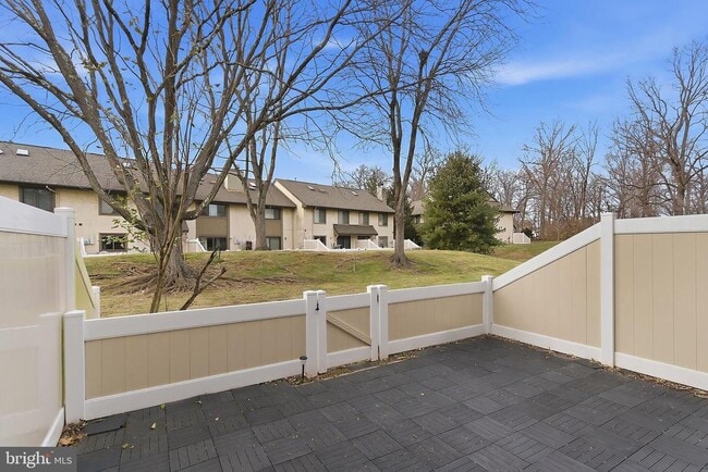 Building Photo - 60 Hampshire Dr