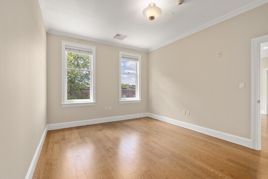 Building Photo - 20 Englewood Ave