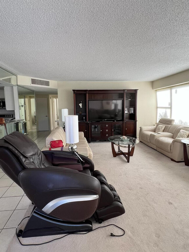 Building Photo - 3800 Galt Ocean Dr