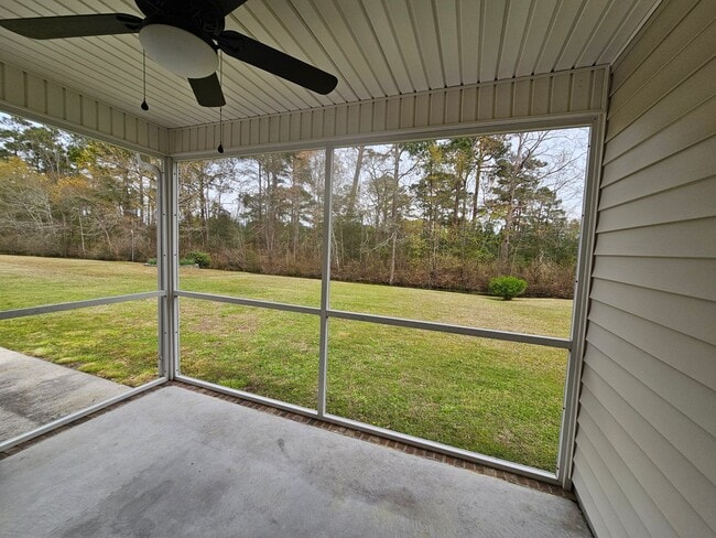 Building Photo - Beautiful 3 bedroom, 2 bath duplex with two car garage. - NO PETS