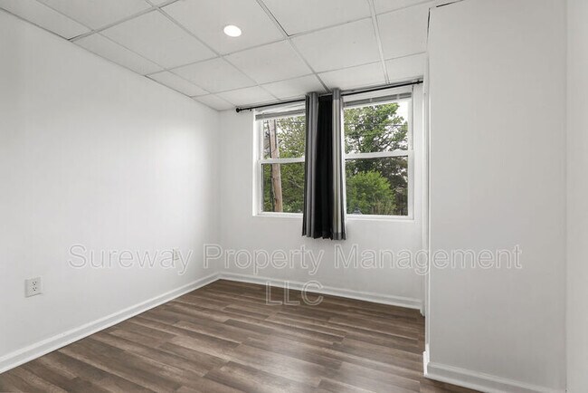 Building Photo - 1036 Collings Ave
