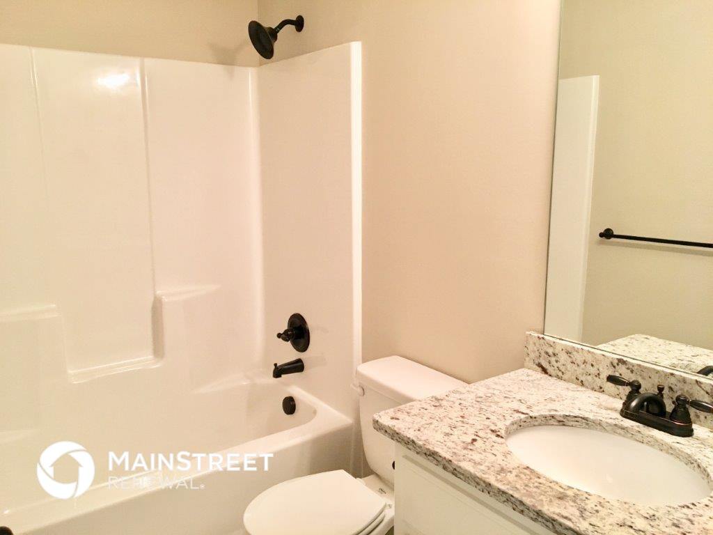 Building Photo - 516 S Poplar St