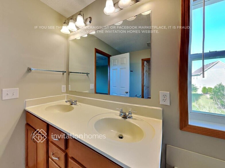 Building Photo - 11169 Walnut Ln