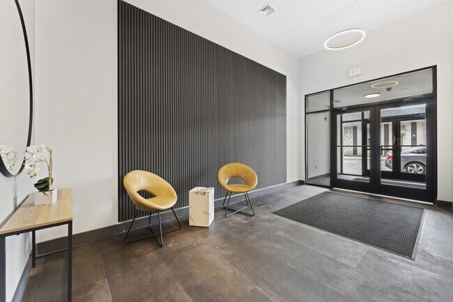 Building Photo - 49 N Day St