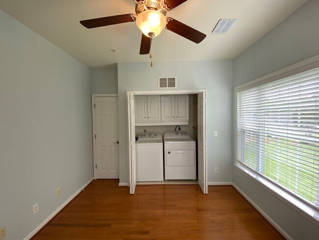 Building Photo - 6981 Hanesbrook Cir