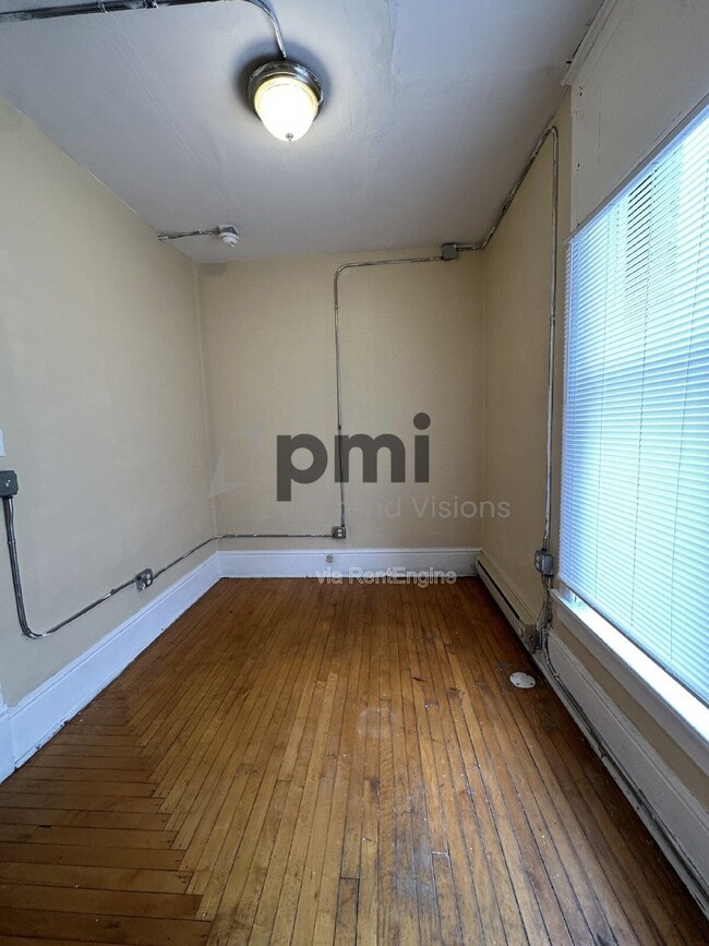 Building Photo - 601 Monroe Ave