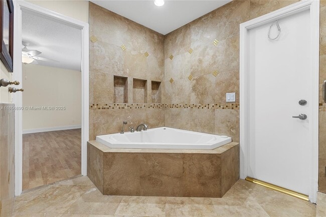 Building Photo - 15800 Surrey Cir
