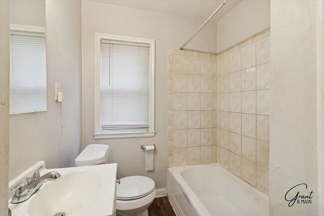 Building Photo - 10067 Grayton St