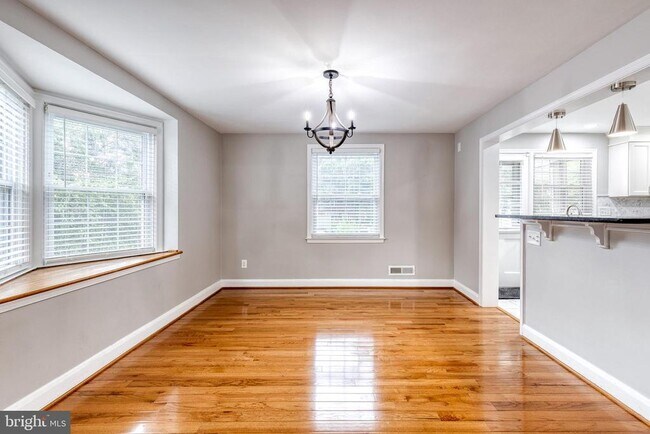 Building Photo - 1517 Dellsway Rd