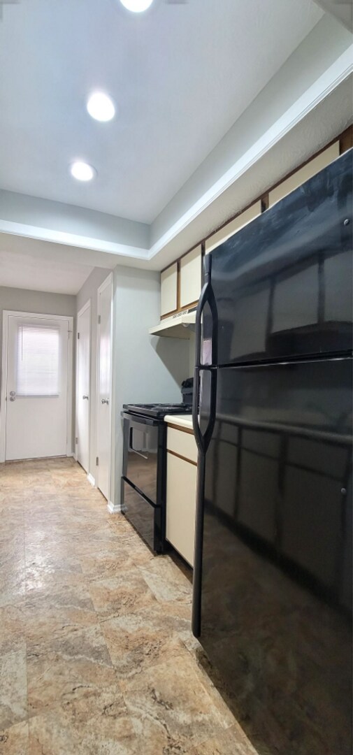 Building Photo - Cozy 2 bed 1.5 Bath Condo With Car Port
