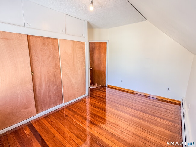 Building Photo - 162 Jubilee St