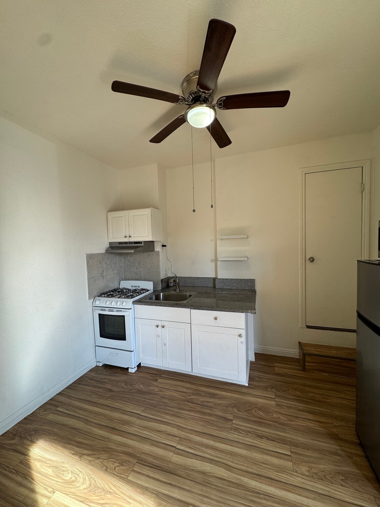 Building Photo - 8710 Avalon Blvd