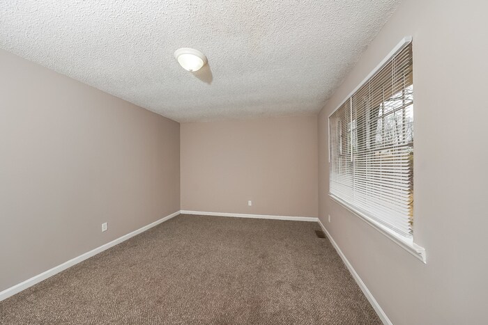 Building Photo - 1333 Turf Dr