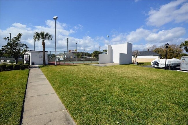 Building Photo - 9109 W Hillsborough Ave